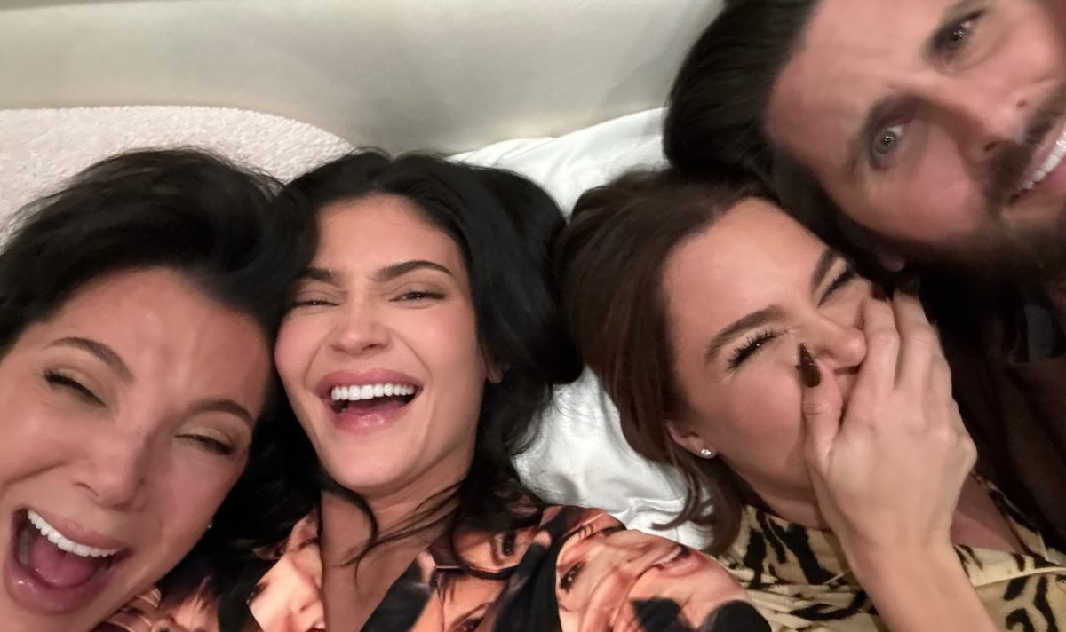 Scott Disick cozies with Kardashian-Jenners in family sleepover Scott Disick