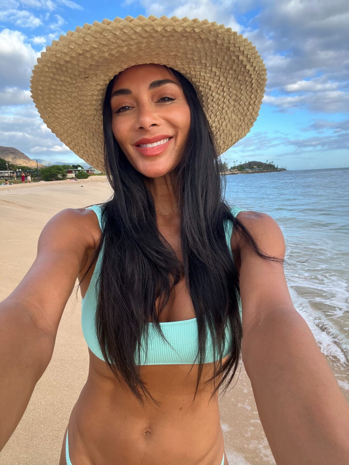 Pussycat Dolls star took to Instagram to mark the occasion